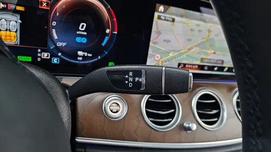 Mercedes-Benz E-Class W213 E300e 4MATIC 2023 9