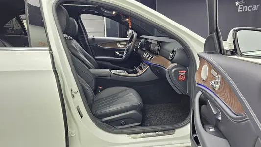 Mercedes-Benz E-Class W213 E300e 4MATIC 2023 11