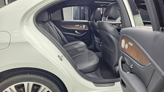Mercedes-Benz E-Class W213 E300e 4MATIC 2023 12