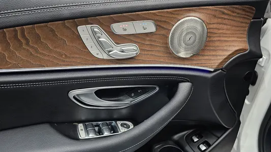 Mercedes-Benz E-Class W213 E300e 4MATIC 2023 17