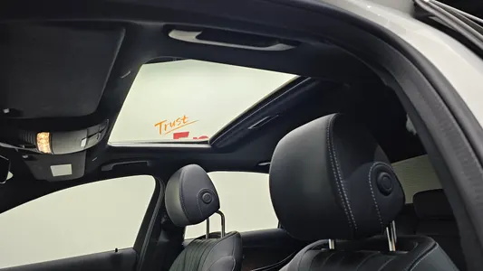 Mercedes-Benz E-Class W213 E300e 4MATIC 2023 19