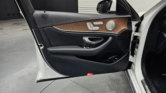 Mercedes-Benz E-Class W213 E300e 4MATIC 2023 24
