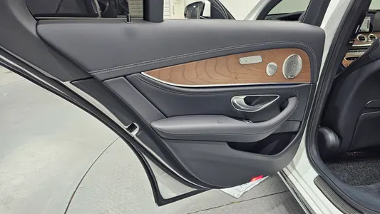 Mercedes-Benz E-Class W213 E300e 4MATIC 2023 25