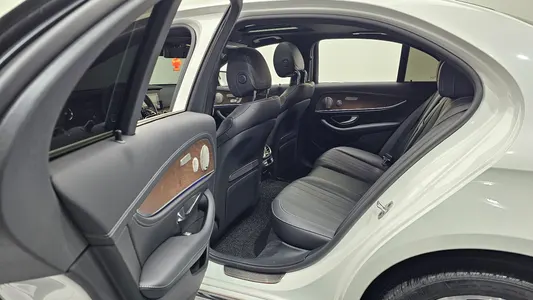 Mercedes-Benz E-Class W213 E300e 4MATIC 2023 26