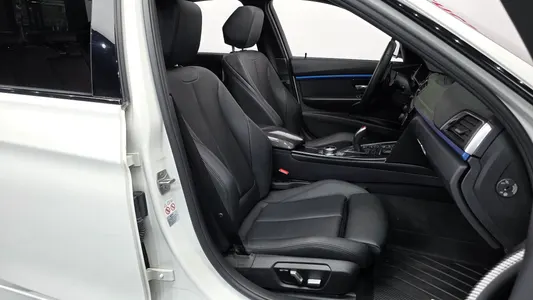 BMW 3 Series (F30) 320i M 2018 11