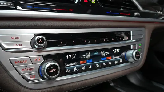BMW 7 Series (G11) 730Ld xDrive 2020 17