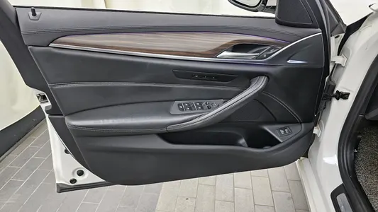 BMW 5 Series (G30) 520d xDrive 2018 24