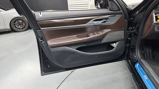 BMW 7 Series (G11) 740Li xDrive 2021 24