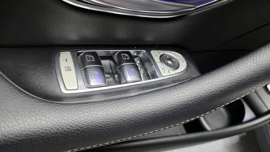 Mercedes-Benz E-Class W213 E220d 4MATIC AMG Line 2020 28