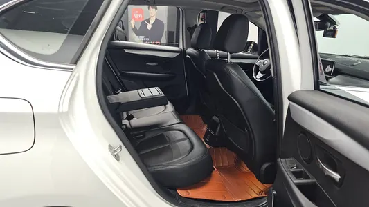 BMW 2 Series Tourer (F45) 2018 10