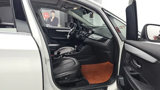 BMW 2 Series Tourer (F45) 2018 26