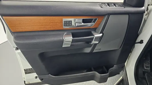 Land Rover 4 3.0 SDV6 SE 2015 24