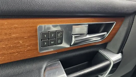 Land Rover 4 3.0 SDV6 SE 2015 30