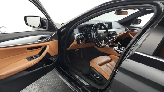 BMW 5 Series (G30) 530i M 2017 25