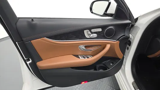 Mercedes-Benz E-Class W213 E220d 4MATIC AMG Line 2021 24