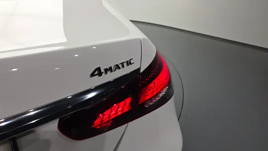 Mercedes-Benz E-Class W213 E220d 4MATIC AMG Line 2021 23