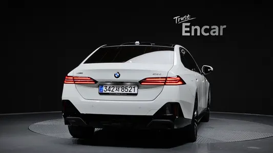 BMW 5 Series (G60) 530i xDrive M 2025 4