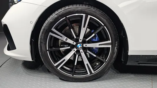 BMW 5 Series (G60) 530i xDrive M 2025 5
