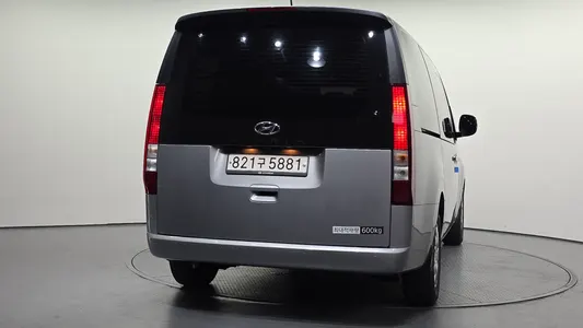 Hyundai Staria L3.5 5 2023 4