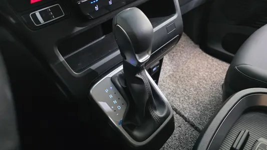 Hyundai Staria L3.5 5 2023 9