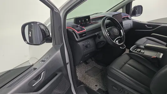 Hyundai Staria L3.5 5 2023 11