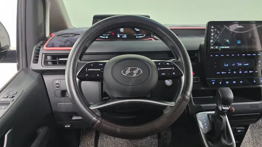 Hyundai Staria L3.5 5 2023 14