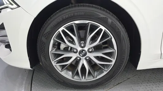 Kia K5 3 2.0 LPI 2021 5