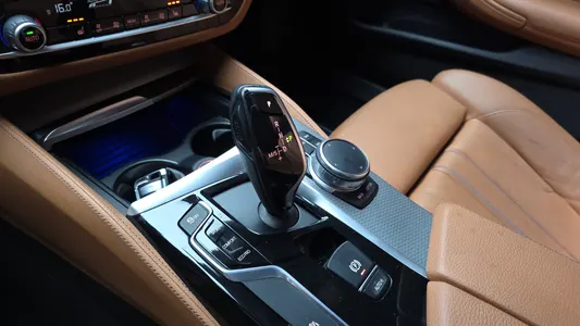 BMW 5 Series (G30) 520d M 2017 9