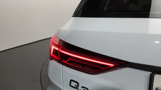 Audi Q3 (F3) 35 TDI 2023 23