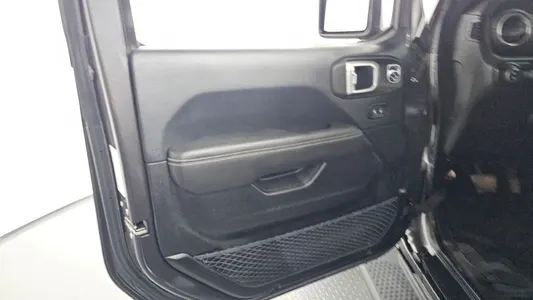Jeep (JL) 2.0 4 2019 24