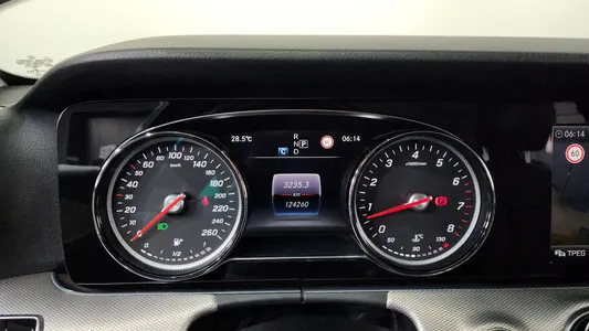 Mercedes-Benz E-Class W213 E200 2017 8