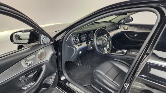 Mercedes-Benz E-Class W213 E200 2017 10