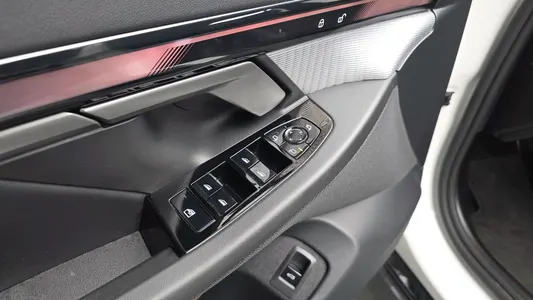 BMW 5 Series (G60) 520i M 2025 19
