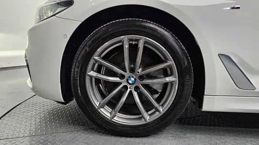 BMW 5 Series (G30) 520d xDrive M 2017 4