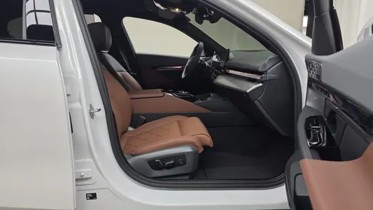 BMW 5 Series (G60) 530i xDrive M 2025 26