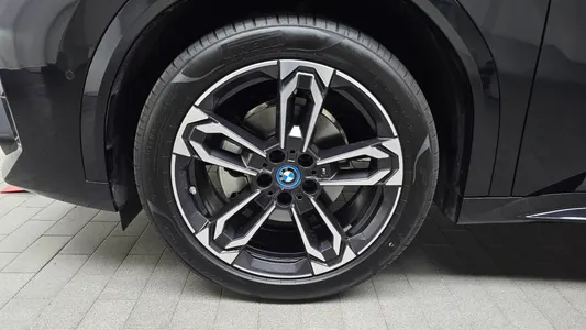 BMW iX2 (U10) eDrive 20 M 2024 4