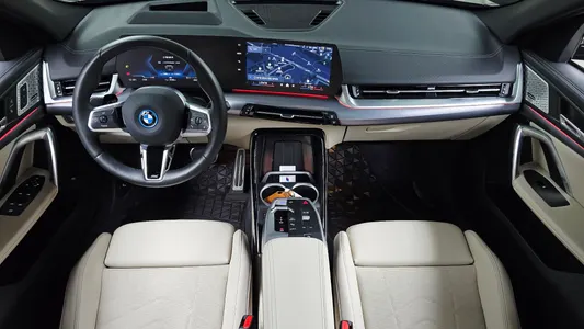 BMW iX2 (U10) eDrive 20 M 2024 6