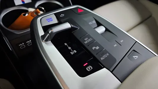 BMW iX2 (U10) eDrive 20 M 2024 8