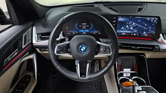 BMW iX2 (U10) eDrive 20 M 2024 13