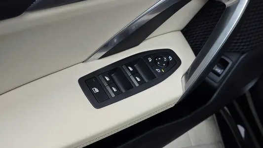 BMW iX2 (U10) eDrive 20 M 2024 27