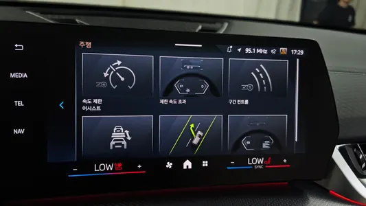 BMW iX2 (U10) eDrive 20 M 2024 30