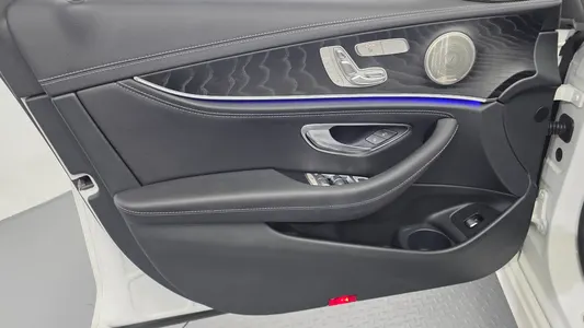 Mercedes-Benz E-Class W213 E220d 4MATIC AMG Line 2020 24