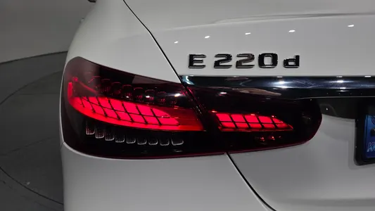 Mercedes-Benz E-Class W213 E220d 4MATIC AMG Line 2020 23