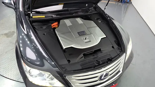 Lexus LS600hL 5 Ottoman 2010 6