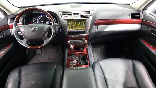 Lexus LS600hL 5 Ottoman 2010 7