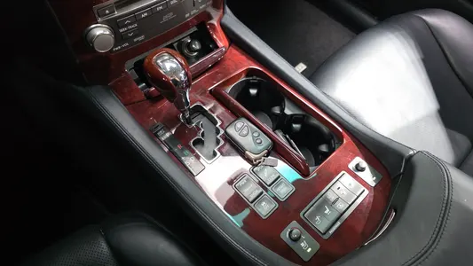 Lexus LS600hL 5 Ottoman 2010 9