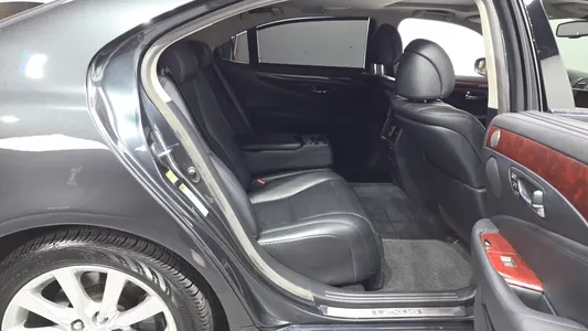 Lexus LS600hL 5 Ottoman 2010 12