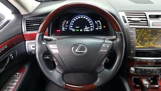 Lexus LS600hL 5 Ottoman 2010 13