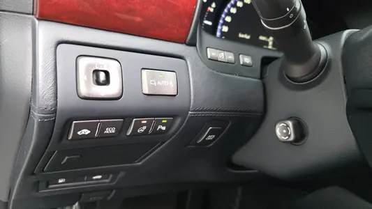 Lexus LS600hL 5 Ottoman 2010 16