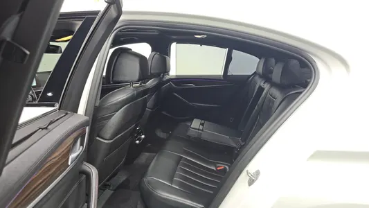BMW 5 Series (G30) 520d xDrive M 2017 10
